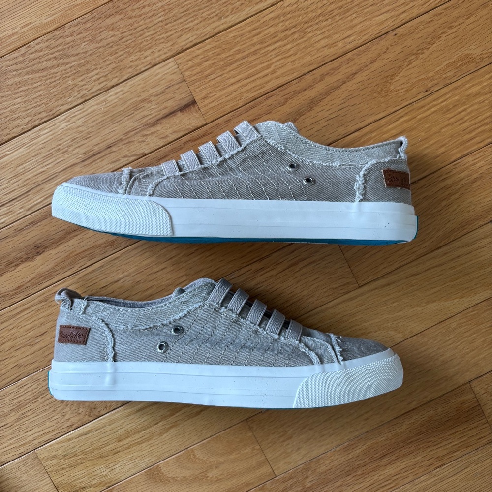 Blowfish tan slip-on sneakers